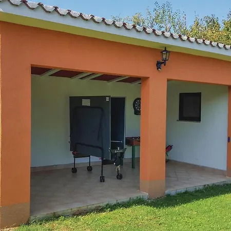 2 Bedroom Amazing In Holiday home