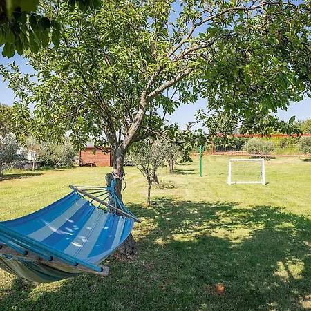 2 Bedroom Amazing In Holiday home Barban