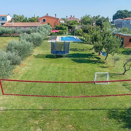 2 Bedroom Amazing In Holiday home *