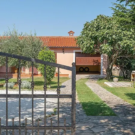 2 Bedroom Amazing In Holiday home Barban