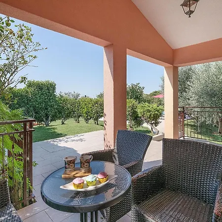 2 Bedroom Amazing In Holiday home