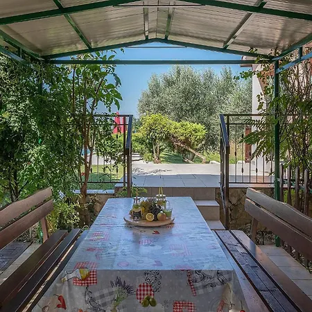 2 Bedroom Amazing In Holiday home *