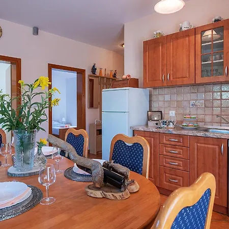 2 Bedroom Amazing In Holiday home